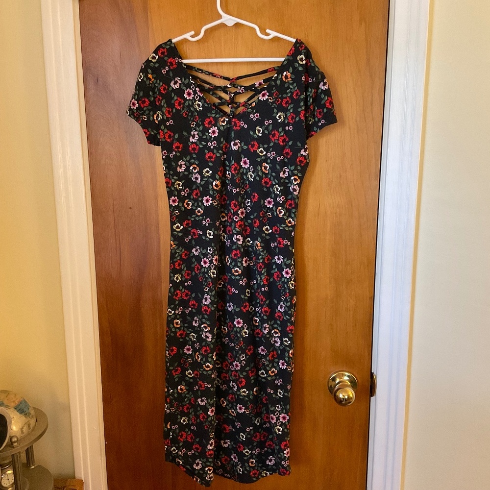 Black Floral NOBO Dress Sz S (3-5) Criss Cross Design Stretchy No Boundaries